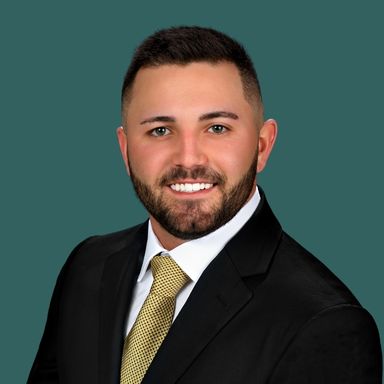 Professional photo of OakStar Bank Mountain Grove Assistant Vice President, Weston Chadwell.